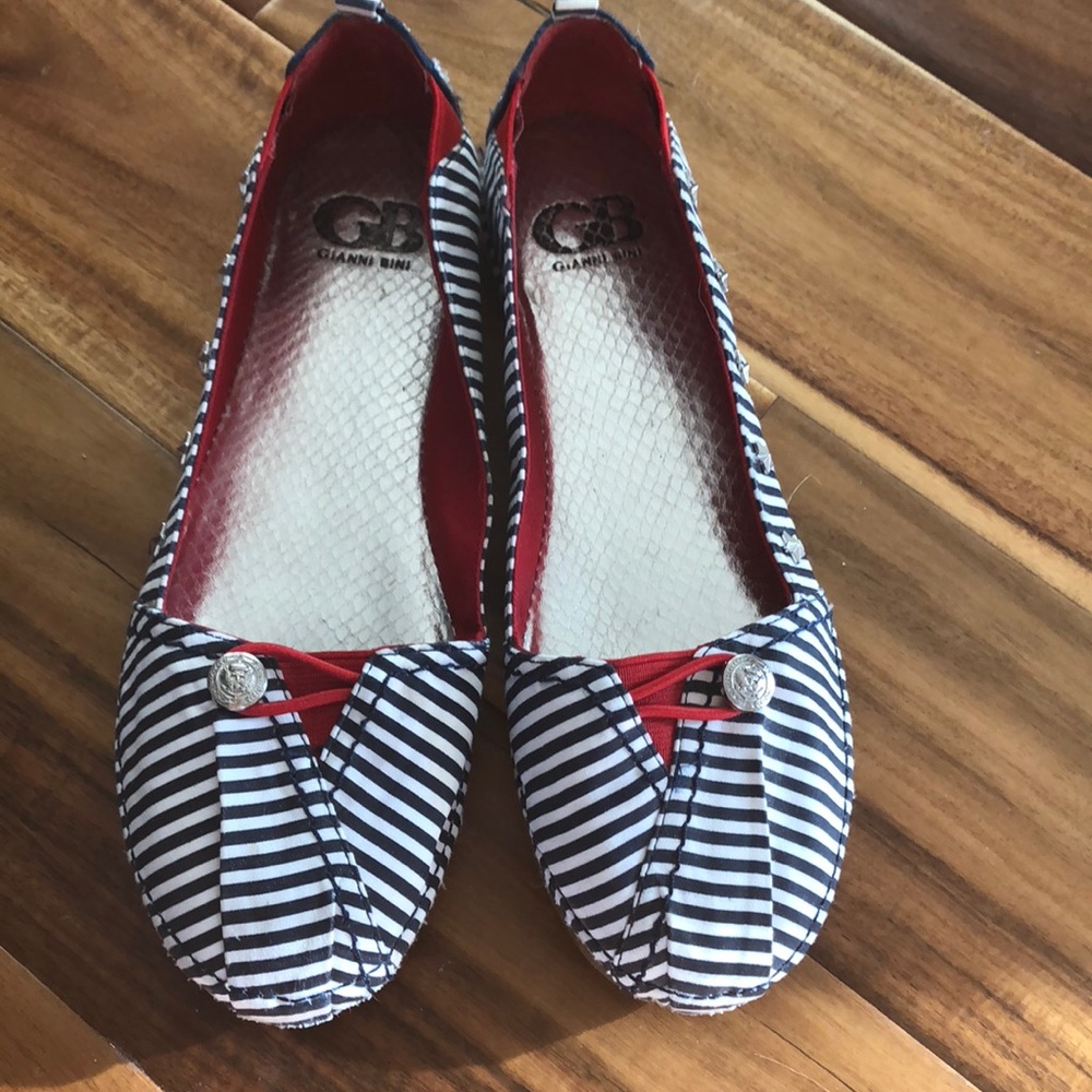 Gianni Bini blue and white with red accent flats.